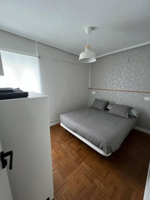 Piso Acogedor Cerca Del Centro. Apartment Burgos Bagian luar foto